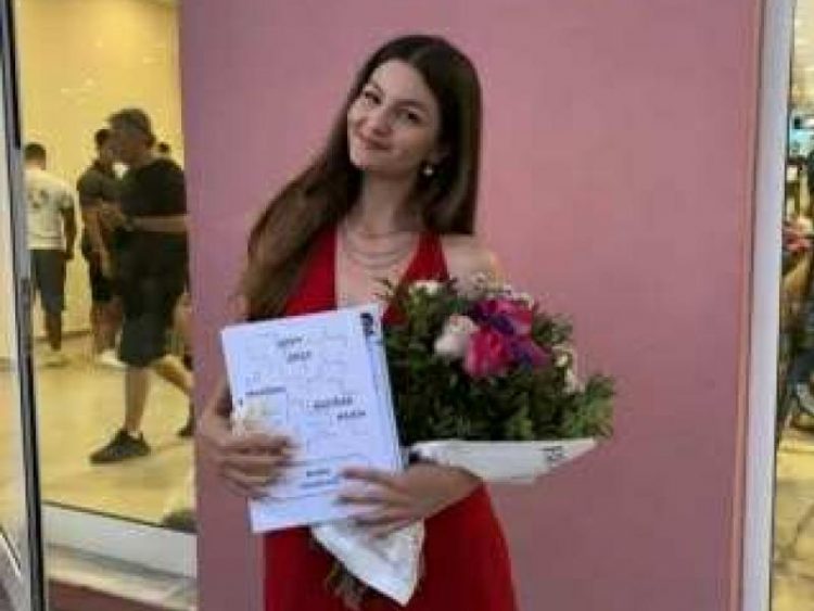 Απόλυτος θρίαμβος για μαθήτρια πολύτεκνης οικογένειας – 20 σε όλα τα μαθήματα στις Πανελλαδικές