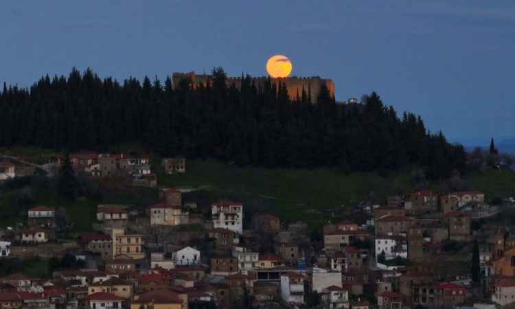 Οίνος, φύση και φιλοξενία στην Καρδίτσα: Από τη Λίμνη Πλαστήρα… στους «δρόμους» του κρασιού