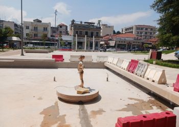 Ο Νικολάκης επέστρεψε στην πλατεία των Τρικάλων