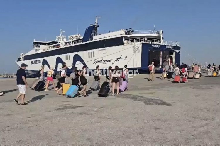 Σάλπαρε από Θεσσαλονίκη για Σποράδες το πρώτο πλοίο για φέτος (ΒΙΝΤΕΟ)