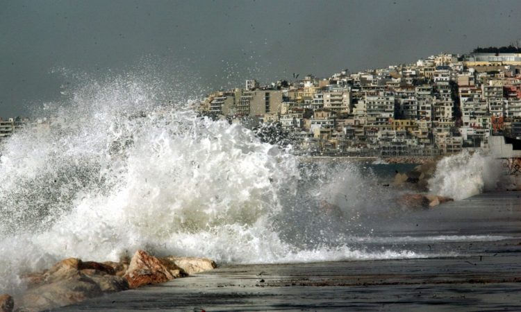 Καιρός: Στη δίνη των ισχυρών ανέμων η χώρα – «Κόκκινος» συναγερμός για 12 περιοχές