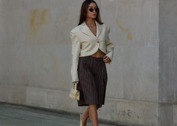 Τρεις εύκολοι τρόποι για να κάνεις styling τη βερμούδα με κομμάτια που έχεις ήδη στην ντουλάπα σου