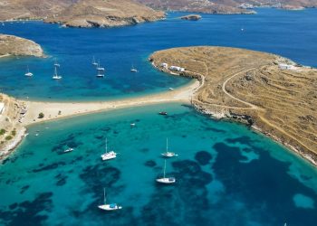 Μόνο 2 ώρες από την Αθήνα: Ο «παράδεισος» των Κυκλάδων που πρέπει να επισκεφτείς… χθες