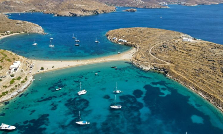 Μόνο 2 ώρες από την Αθήνα: Ο «παράδεισος» των Κυκλάδων που πρέπει να επισκεφτείς… χθες