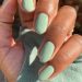 Ξέχνα το μαύρο! Αυτές οι 5 αποχρώσεις manicure θα τονίσουν ακόμα περισσότερο το μαύρισμά σου