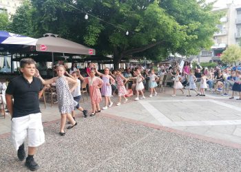 Εκατοντάδες έργα Τρικαλινών μαθητών έστειλαν μήνυμα στους ισχυρούς του πλανήτη για να επικρατήσει η Ειρήνη