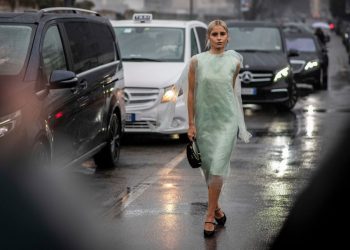 Οδηγός αγοράς για midi φορέματα: Η έξυπνη επιλογή που συνδυάζει στυλ και άνεση στην καθημερινότητα
