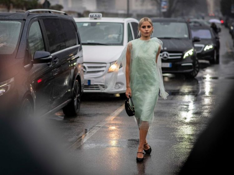 Οδηγός αγοράς για midi φορέματα: Η έξυπνη επιλογή που συνδυάζει στυλ και άνεση στην καθημερινότητα
