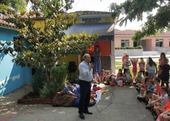 Τρίκαλα: Καταστράφηκε από τον Daniel, κέρδισε σε τηλεπαιχνίδι, δώρισε εξοπλισμό στο Νηπιαγωγείο Φλαμουλίου
