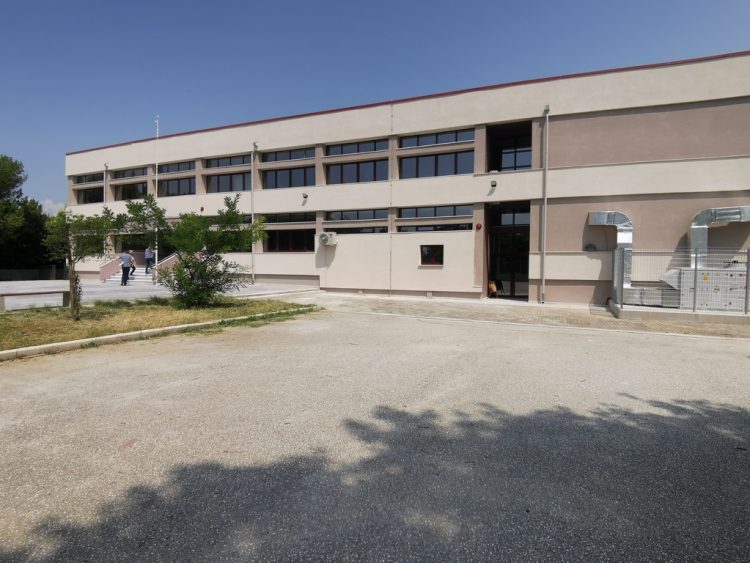 Κόσμημα το ανακαινισμένο, λόγω Daniel, Δημοτικό Σχολείο Μ. Καλυβίων του Δ. Τρικκαίων