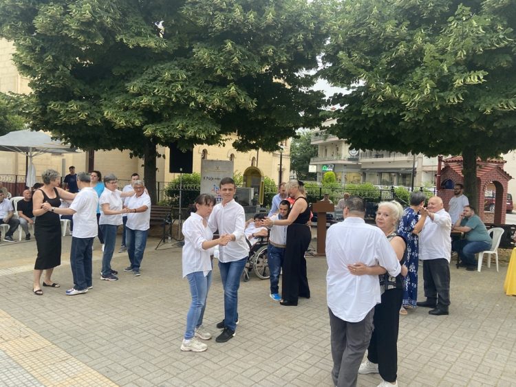 Μεγάλη αγκαλιά αγάπης στη γιορτή του ΚΔΑΠ ΜΕΑ «ΗΦΑΙΣΤΟΣ» στην Αγία Μονή με “παρέα” τον Μητροπάνο