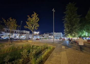 Οι Τρικαλινοί περπατούν ξανά στην κεντρική πλατεία (εικόνες)