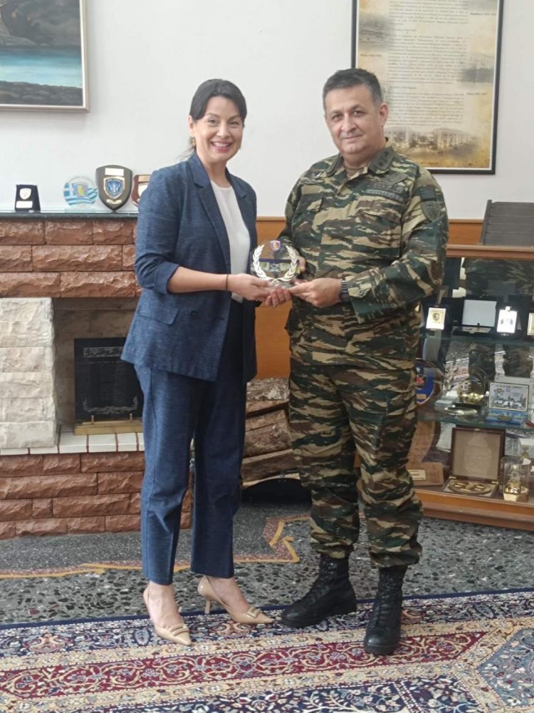 Επίσκεψη της Βουλευτή του ΣΥΡΙΖΑ-ΠΣ Τρικάλων Μαρίνας Κοντοτόλη στη Σχολή Μονίμων Υπαξιωματικών Τρικάλων