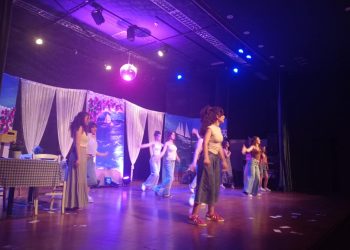 Με μεγάλη επιτυχία η θεατρική παράσταση “Mamma Mia!” του 4ου Πειραματικού ΓΕΛ