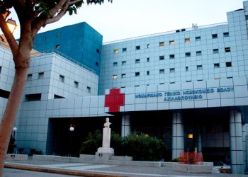 Εργατικό ατύχημα σε εργοστάσιο του Βόλου – Φορτίο από γερανό έπεσε πάνω σε εργαζόμενο