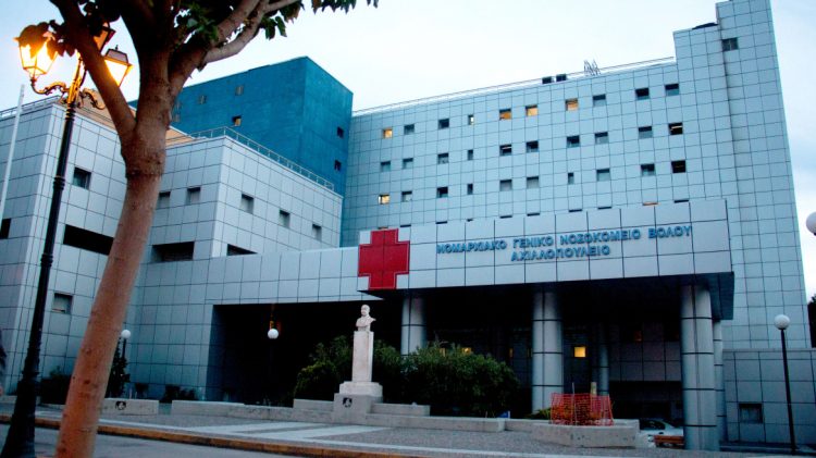 Εργατικό ατύχημα σε εργοστάσιο του Βόλου – Φορτίο από γερανό έπεσε πάνω σε εργαζόμενο