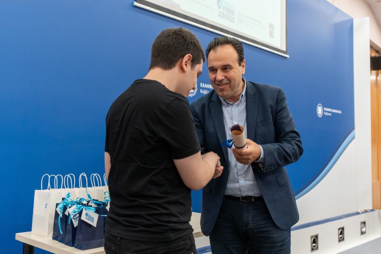 Δημήτρης Παπαστεργίου: Η νέα γενιά κατανοεί τους κινδύνους
