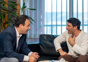 Ψηφιακός κόσμος ή ζούγκλα;: Ο Υπουργός Ψηφιακής Διακυβέρνησης Δημήτρης Παπαστεργίου συζητά με τον ηθοποιό Λευτέρη Ελευθερίου