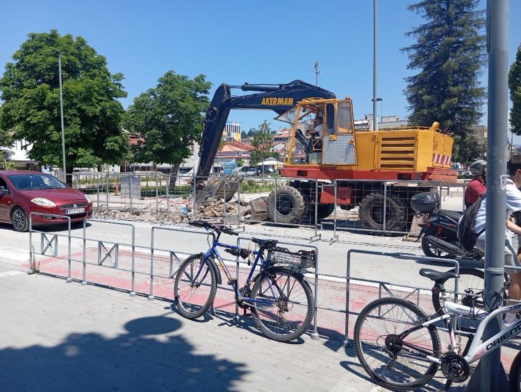 Νέα εμπλοκή στα έργα της κεντρικής πλατείας – Επενέβη η Αστυνομία