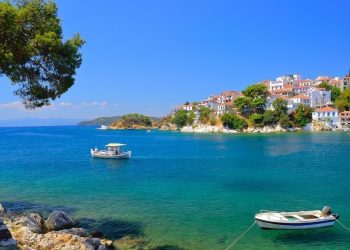Αστέρας του Χόλιγουντ για διακοπές στις Σποράδες – Δείτε εικόνες