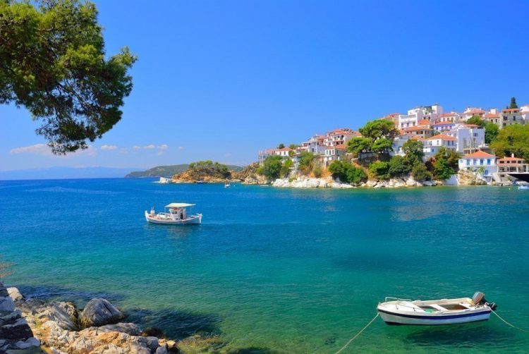 Αστέρας του Χόλιγουντ για διακοπές στις Σποράδες – Δείτε εικόνες