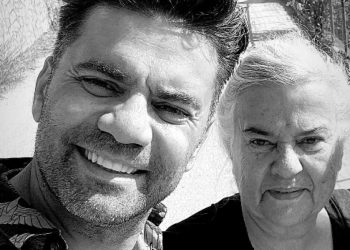 Θοδωρής Μαραντίνης: Στην Καρδίτσα μαζί με τους γονείς του – Η συγκινητική φωτογραφία με την αγαπημένη του μητέρα