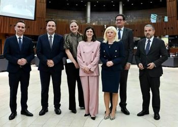 Η Ελλάδα πρωτοστατεί στη διαμόρφωση ευρωπαϊκού πλαισίου για την προστασία των νέων από τους κινδύνους του διαδικτύου