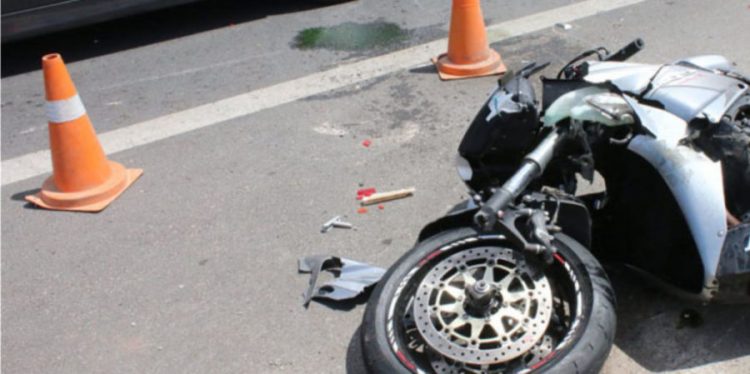 Σοβαρό τροχαίο στον δρόμο Λάρισας – Βόλου, στο νοσοκομείο ένας 33χρονος οδηγός μηχανής μεγάλου κυβισμού