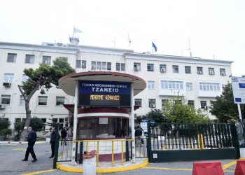 Τζάνειο: «Όλοι κυνηγάνε τον νοσηλευτή, αλλά η δουλειά είναι από πάνω», λέει ο γιος της