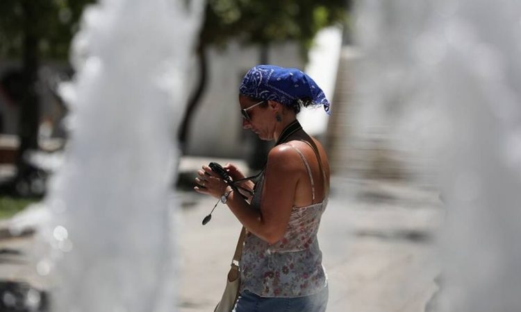 Καιρός: Θερμή εισβολή σε λίγες ώρες – Σε ποιες περιοχές θα φτάσει στους 41 βαθμούς