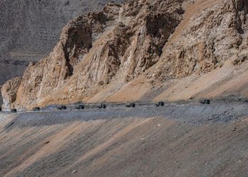 Η Κίνα αντλεί πράσινη ενέργεια από τη διαβόητη «θάλασσα του θανάτου»