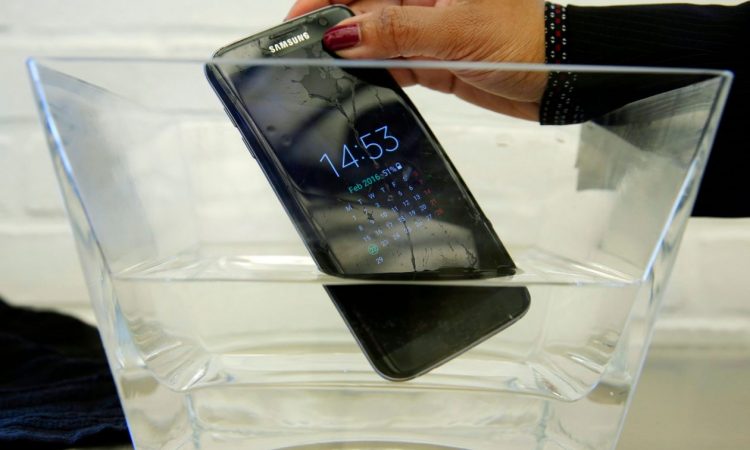 Το smartphone αντιδρά άσχημα στις υψηλές θερμοκρασίες – Έτσι θα το κρυώσετε γρήγορα