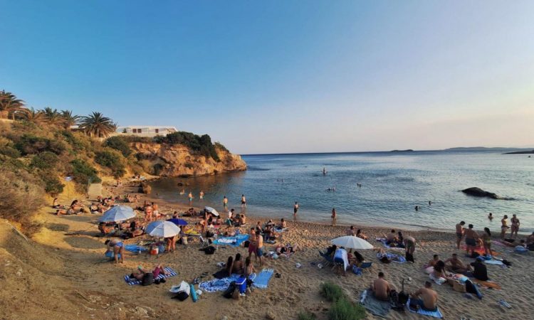 Παραλία Αλθέα: Το «κόσμημα» της Αττικής-Η θάλασσα με τα γαλαζοπράσινα νερά, μια ανάσα από την Αθήνα