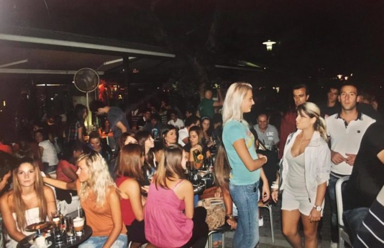 Αυτός είναι ο πρωτοπόρος των all day café bar και των αξέχαστων καλοκαιρινών clubs (ΕΙΚΟΝΕΣ)