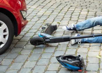 Τροχαίο με ηλεκτρικό πατίνι – Στο νοσοκομείο νεαρή κοπέλα (ΕΙΚΟΝΕΣ)