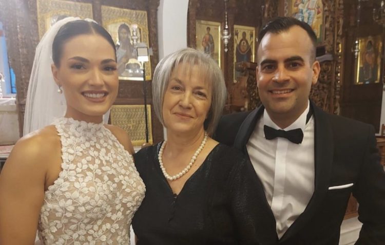 Συγκινεί η εισαγγελέας Σοφία Καλογήρου στον γάμο του ανιψιού της που έγινε στα Τρίκαλα– «Στολίστηκα κι εγώ, γιατί ξέρω ότι ο άγγελος-ξάδελφος από ψηλά θα το ήθελε» (ΕΙΚΟΝΕΣ)