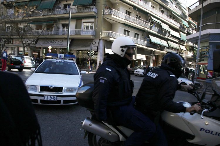Αστυνομική καταδιωξη και σκηνές απο αστυνομική ταινία στην Λάρισα