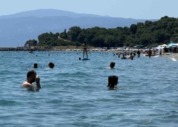 “Βούλιαξε” ο Αγιόκαμπος με κολυμβητές απ’ όλη την Θεσσαλία! (ΕΙΚΟΝΕΣ)