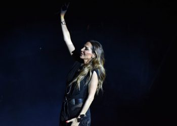 Η Δέσποινα Βανδή τραγούδησε «Όσα Αγαπάει» και ξεσήκωσε τη Λάρισα (ΕΙΚΟΝΕΣ – ΒΙΝΤΕΟ)