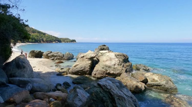 Αυτές είναι οι 15 καλύτερες παραλίες κοντά στα Τρίκαλα με τα καθαρά κρυστάλλινα νερά συγκεντρωμένες σε ένα βίντεο