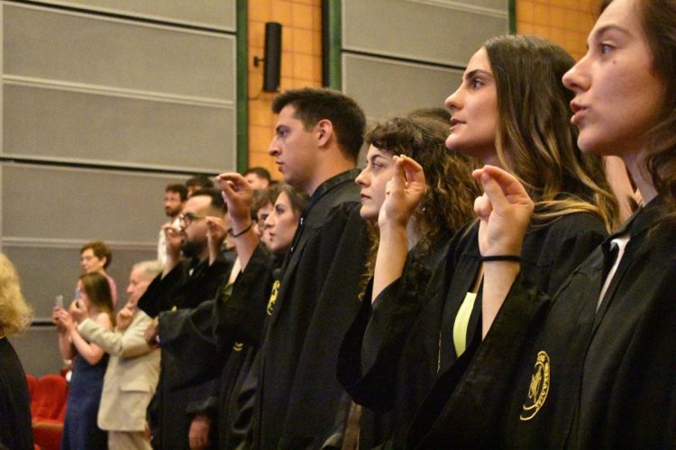 Με ευρωπαϊκή «σφραγίδα» τα πτυχία Κτηνιατρικής του Πανεπιστημίου Θεσσαλίας – Συγκίνηση στην τελετή ορκωμοσίας στη Λάρισα (ΕΙΚΟΝΕΣ)
