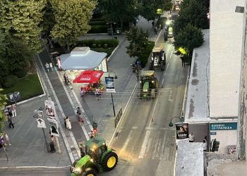 «Επέλαση» των τρακτέρ στη Λάρισα: Έφτασε το αγροτικό κομβόι, ξεσηκώνοντας το κέντρο της πόλης (ΕΙΚΟΝΕΣ – ΒΙΝΤΕΟ)
