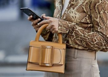 Το ζευγάρι που τηλεφωνεί και το …θέατρο που παίζει: Τα κλάματα και οι χυδαίες ύβρεις
