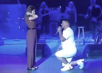 Η hot πρόταση γάμου στην αγαπημένη του έγινε στη χθεσινοβραδινή συναυλία του APON– Το τραγούδι που τους αφιέρωσε (ΕΙΚΟΝΕΣ – ΒΙΝΤΕΟ)
