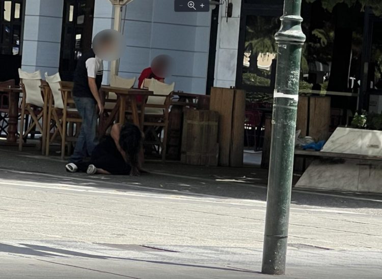 Αναστάτωση με μεθυσμένη γυναίκα – Παρενοχλούσε περαστικούς εν μέσω καύσωνα – Οι αγκαλιές και η περίεργη συμπεριφορά… (ΕΙΚΟΝΕΣ)