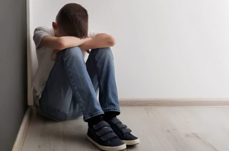 80χρονος προσέγγισε 15χρονο και του πρόσφερε χρήματα έχοντας πονηρό σκοπό – Τον πήγε σπίτι του…