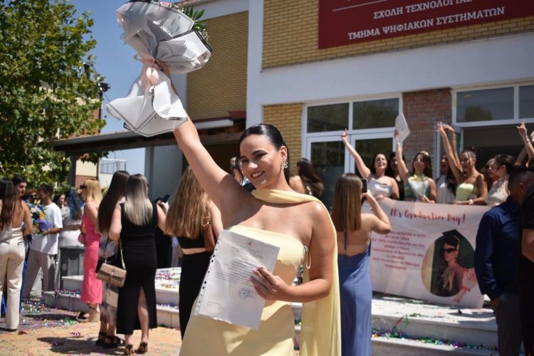 Χαμόγελα και υπερηφάνεια στις ορκωμοσίες των μεταπτυχιακών φοιτητών του Πανεπιστημίου Θεσσαλίας (ΕΙΚΟΝΕΣ)