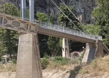 Δείτε βίντεο: Ξεκίνησαν οι εργασίες αποκατάστασης της γέφυρας Αγίας Παρασκευής στα Τέμπη – Αποκτά πνοή και πάλι η περιοχή