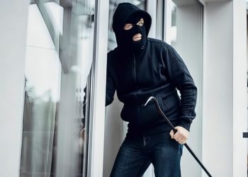 Τρόμος για τους διαρρήκτες «φαντάσματα» – Μπουκάρουν σε σπίτια και δεν αφήνουν ίχνη