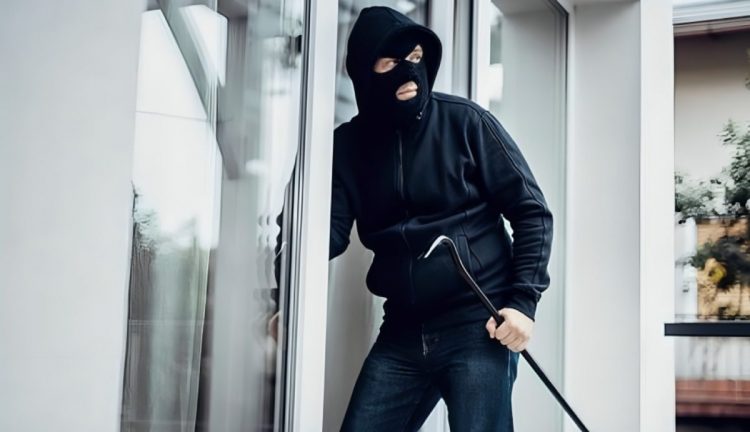 Τρόμος για τους διαρρήκτες «φαντάσματα» – Μπουκάρουν σε σπίτια και δεν αφήνουν ίχνη
